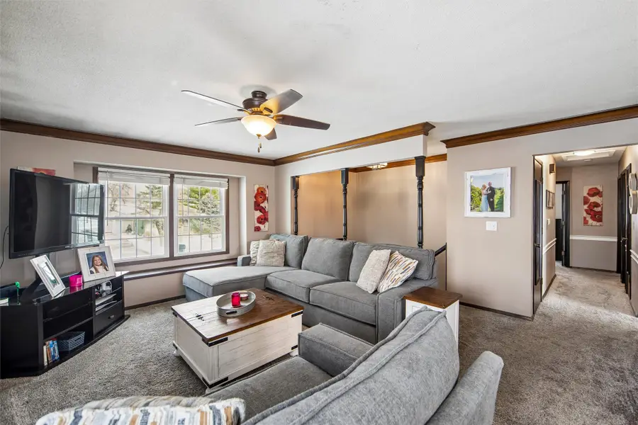 7112 Roseland Drive, Urbandale, IA 50322 - #3