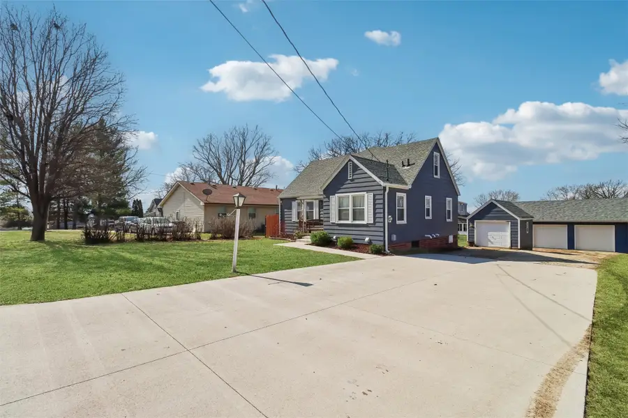 904 E 35th Street, Des Moines, IA 50317 - #2