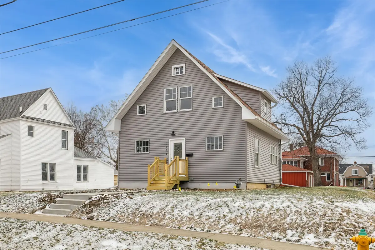 2001 10th Street, Des Moines, IA 50314 - #1