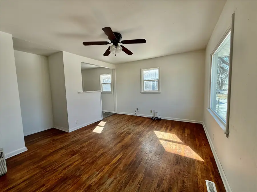 600 E 24th Street S, Newton, IA 50208 - #3