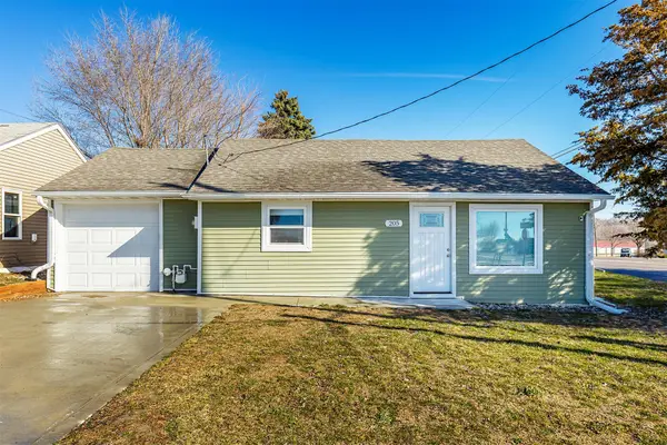 205 NW 51st Place, Des Moines, IA 50313
