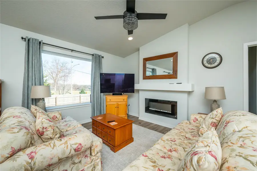 2412 Whispering Ridge Drive, Des Moines, IA 50320 - #3