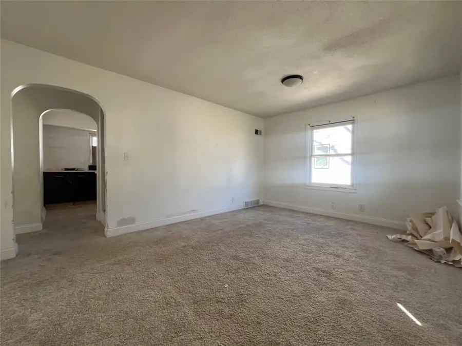 6504 SW 17th Street, Des Moines, IA 50315 - #3