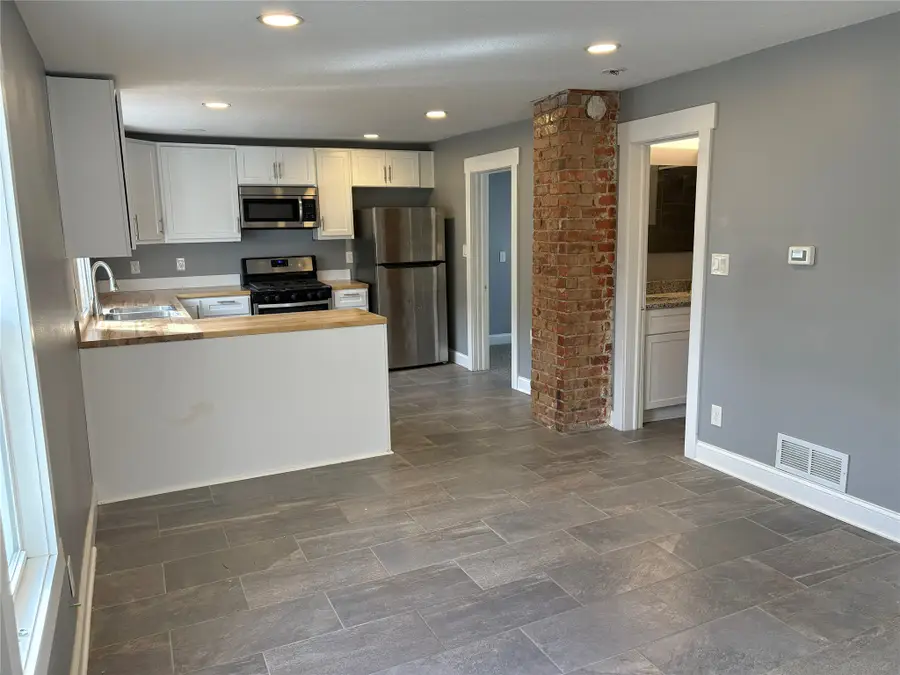 1904 E 27th Street, Des Moines, IA 50317 - #3