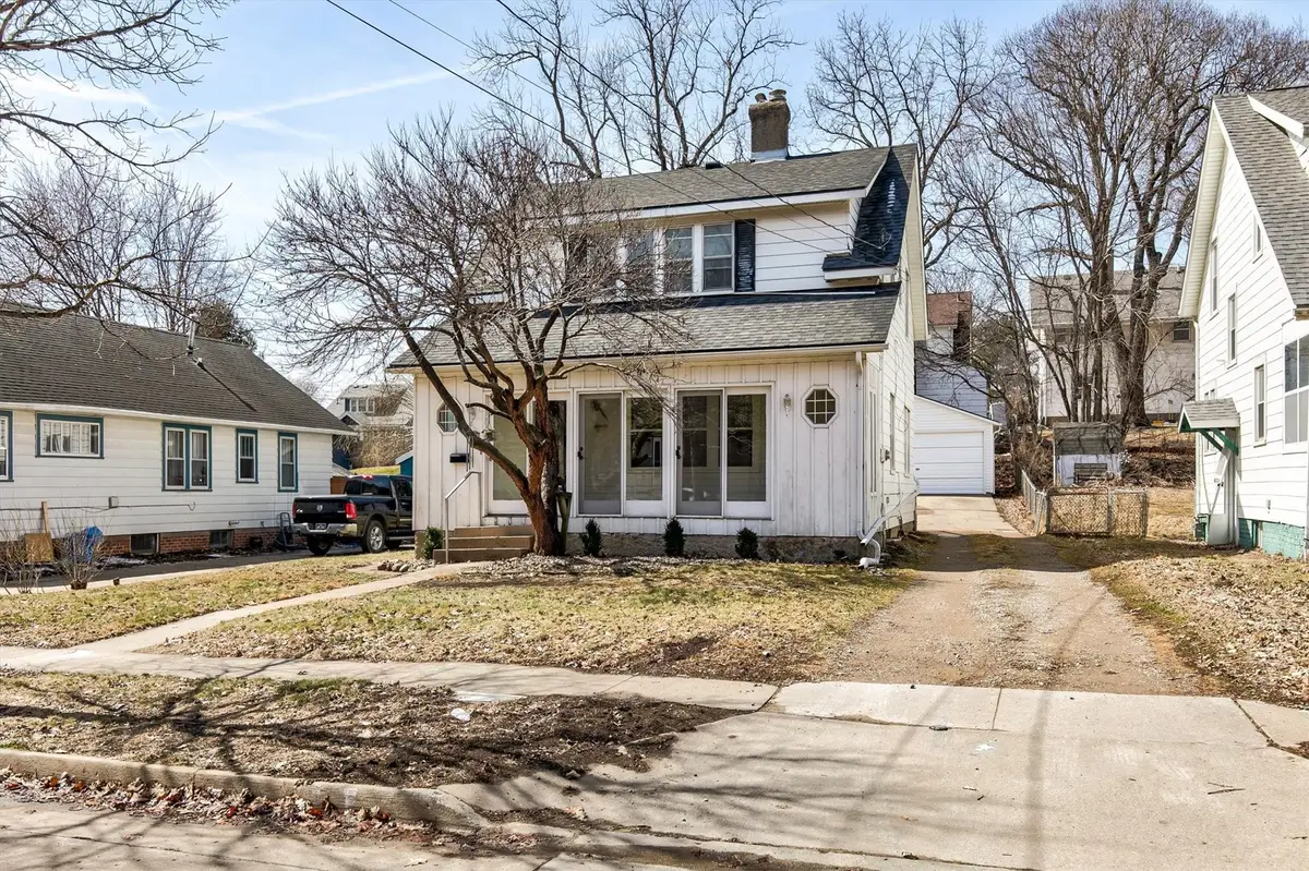 2318 E 11th Street, Des Moines, IA 50316 - #1