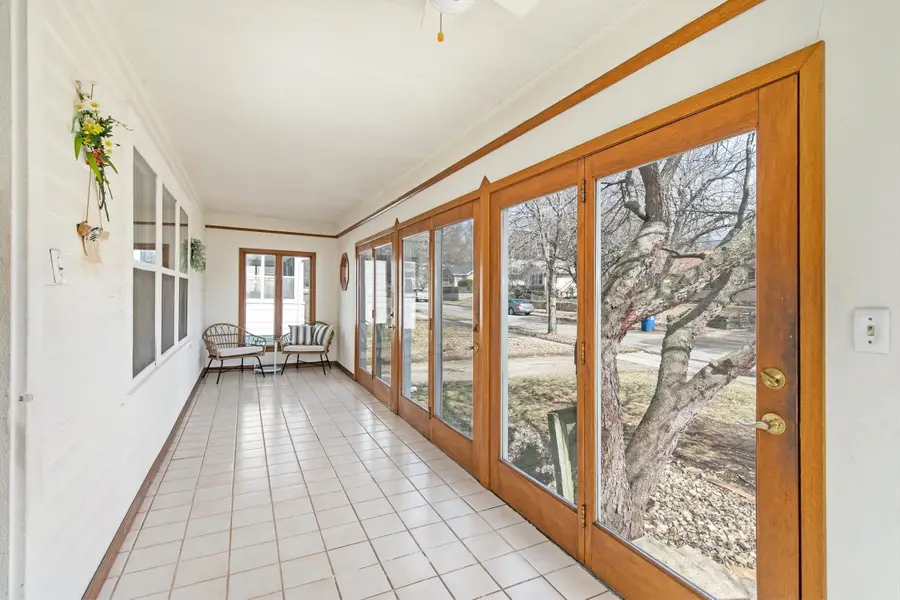 2318 E 11th Street, Des Moines, IA 50316 - #2