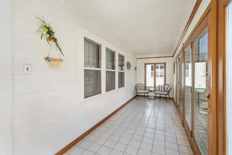 2318 E 11th Street, Des Moines, IA 50316 - #3