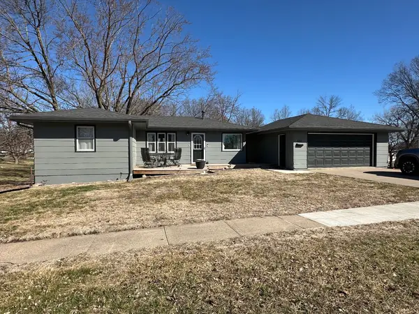 521 W Hutchings Street, Winterset, IA 50273