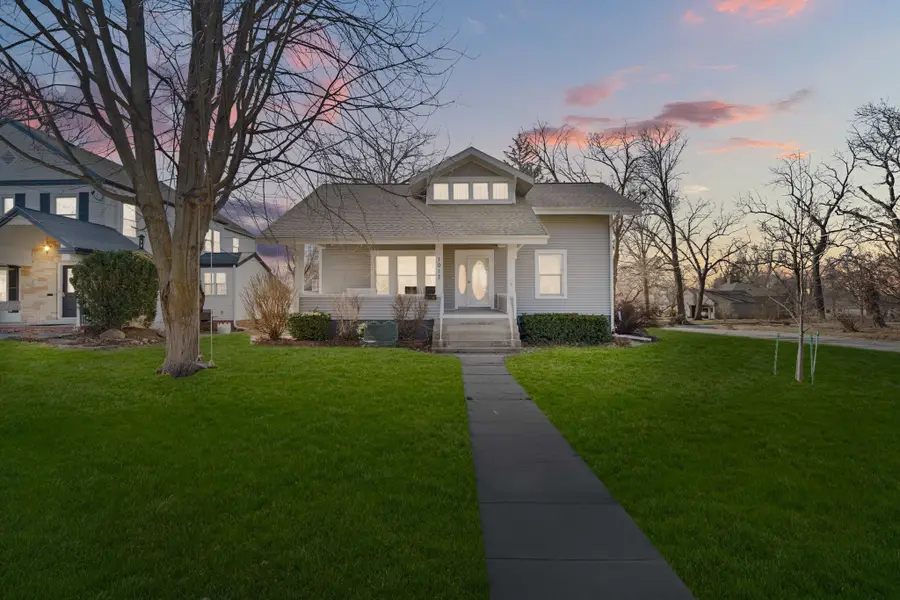 1017 S 6th Avenue W, Newton, IA 50208 - #2