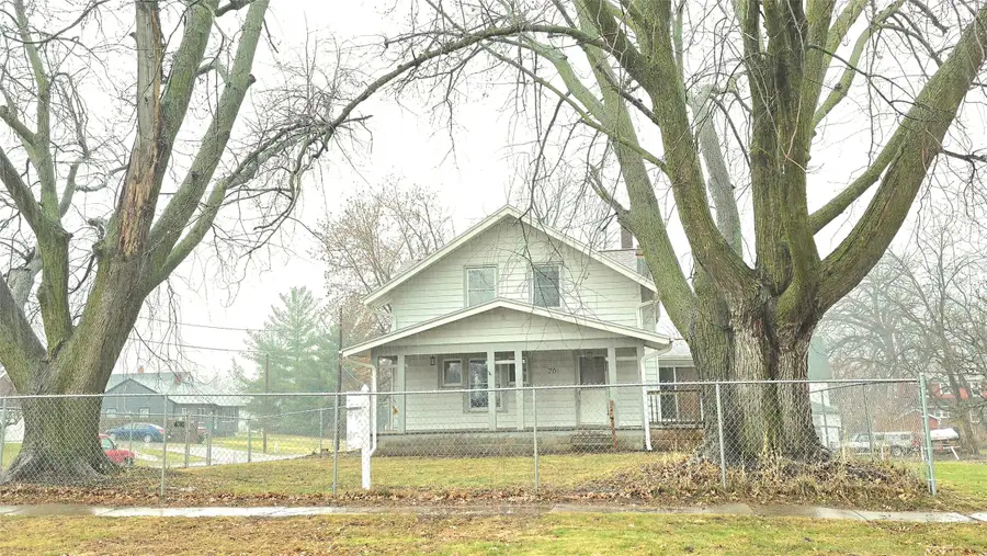 701 E 5th Street N, Newton, IA 50208 - #3