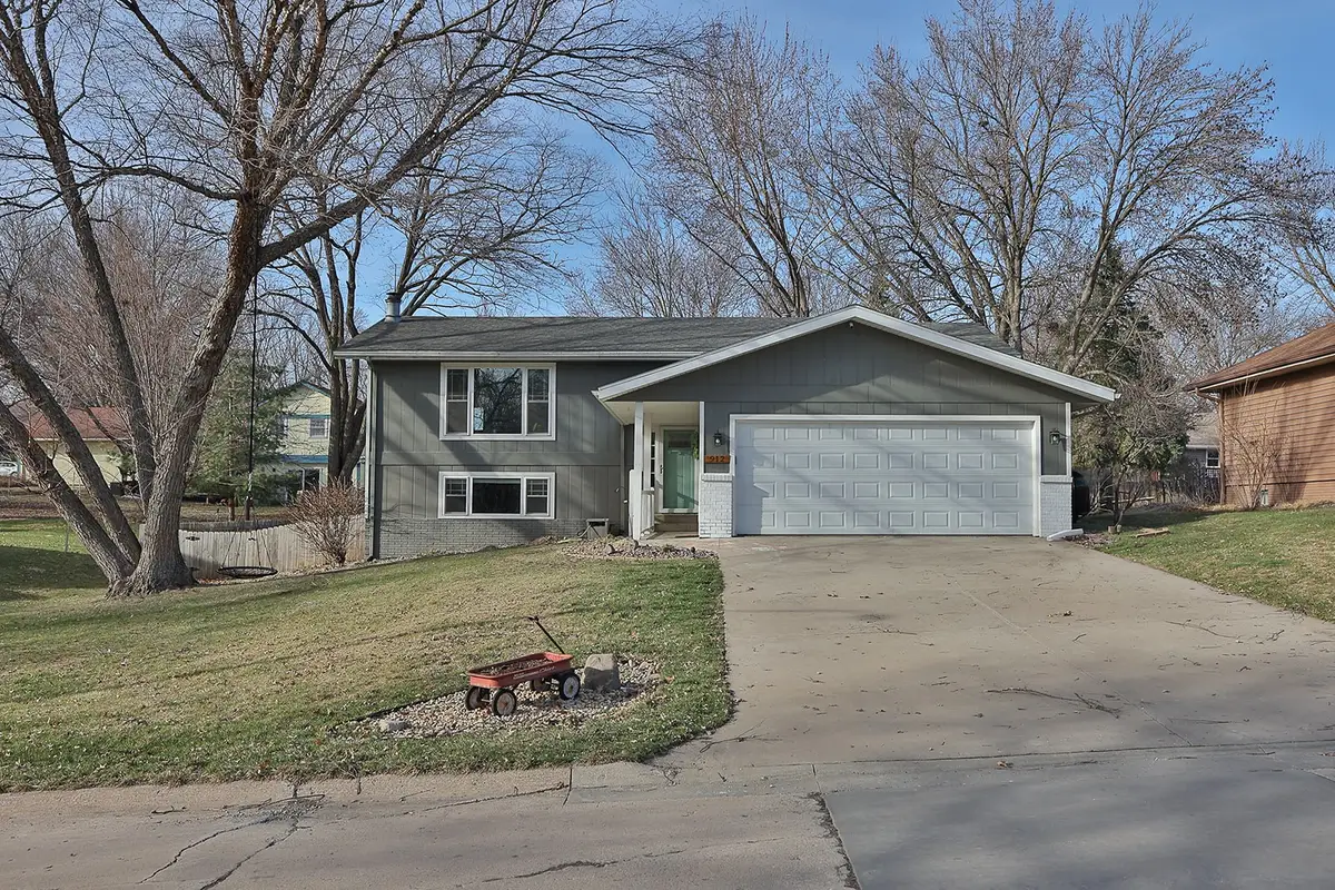 912 Park Lane, Pella, IA 50219 - #1