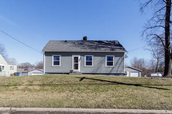 3851 E 25th Street, Des Moines, IA 50317