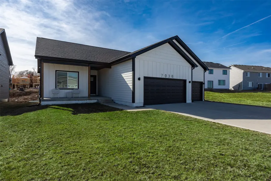 7036 Lake Ridge Avenue, Des Moines, IA 50320 - #2