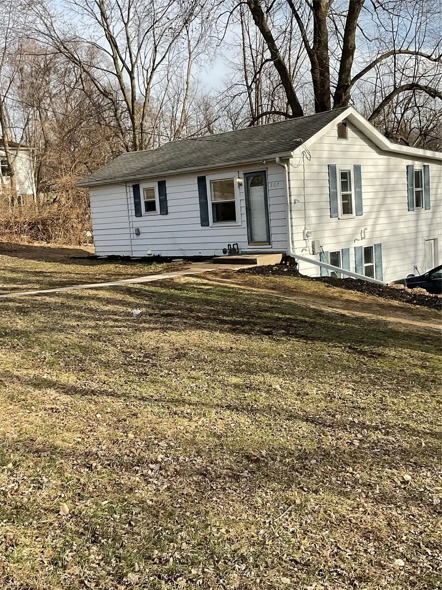 307 N 9th Avenue W, Newton, IA 50208 - #2