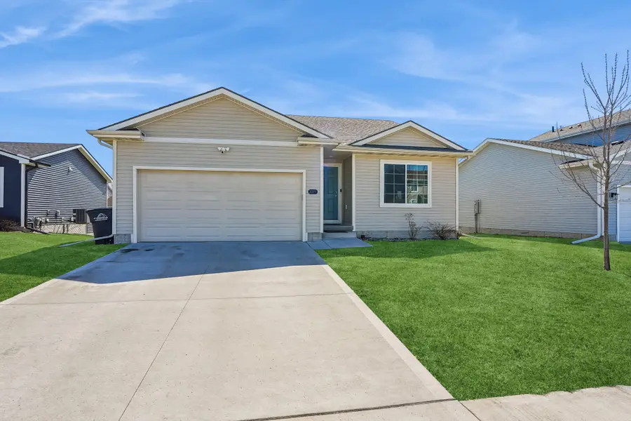 2371 Shadow Creek Circle, Des Moines, IA 50320 - #3