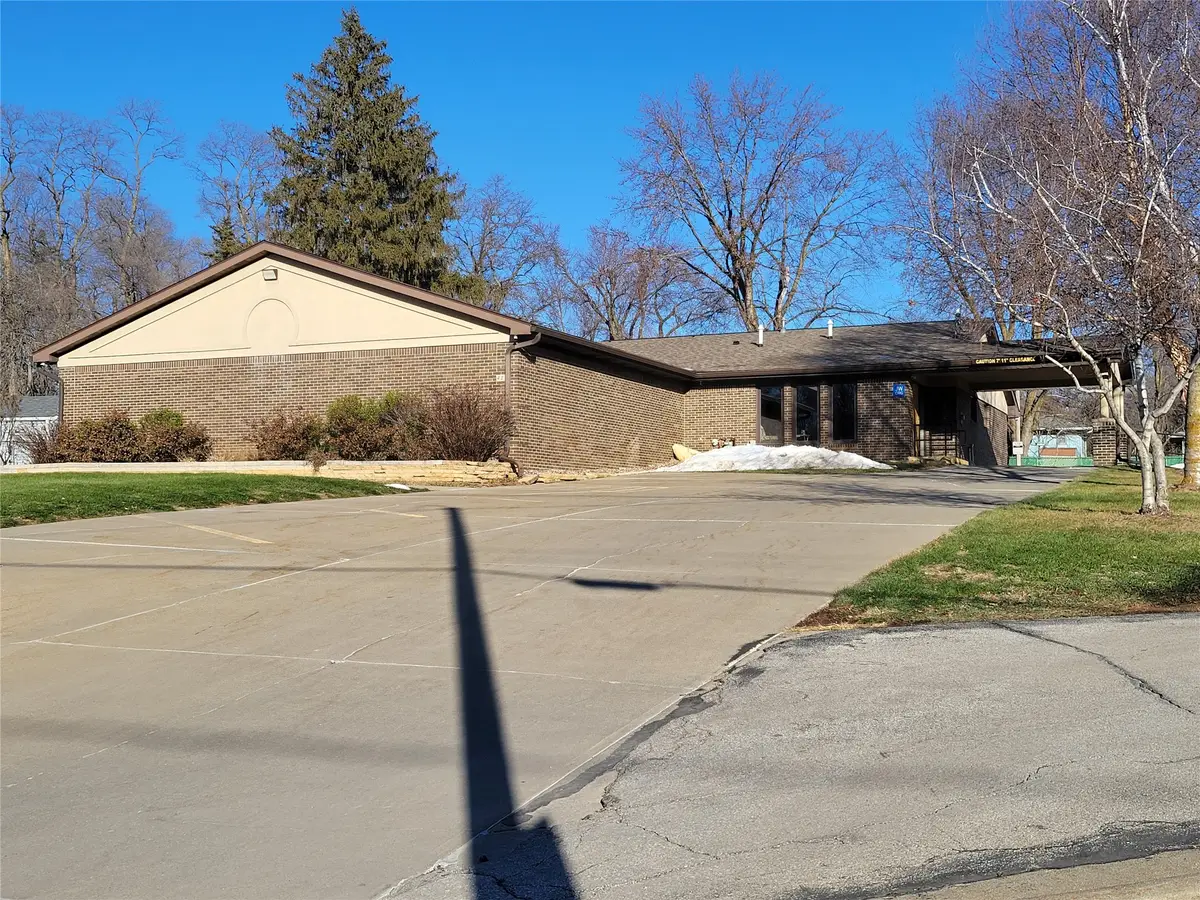 420 E Watrous Avenue, Des Moines, IA 50315 - #1