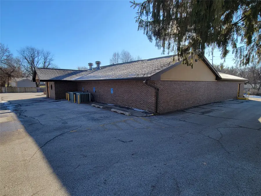 420 E Watrous Avenue, Des Moines, IA 50315 - #3