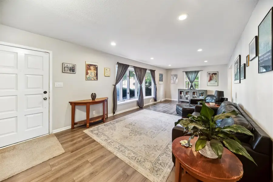 6808 Timmons Drive, Windsor Heights, IA 50324 - #3