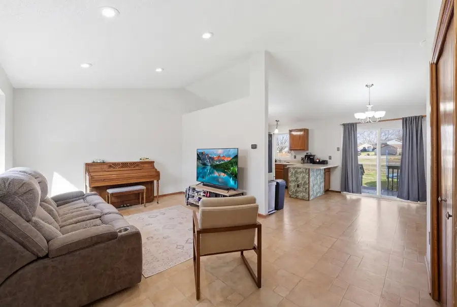 1905 5th Street Sw, Altoona, IA 50009 - #3