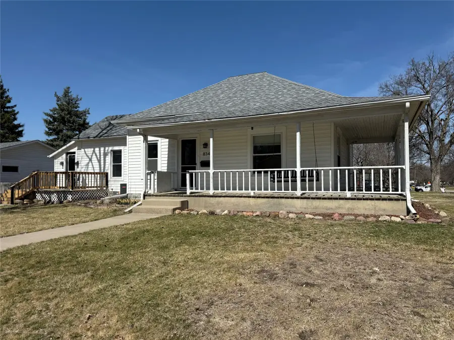 834 S 7th Avenue, Winterset, IA 50273 - #2