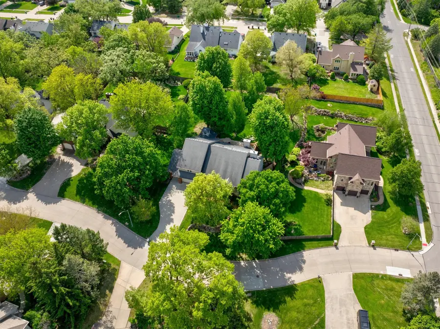 705 S 25th Court, West Des Moines, IA 50265 - #2