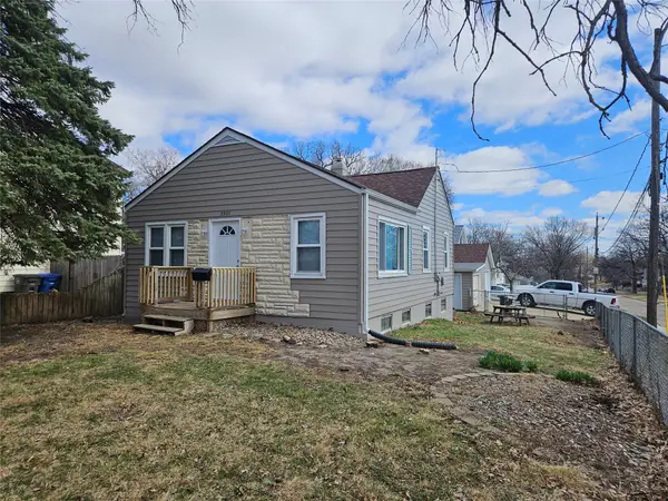 3901 Lower Beaver Road, Des Moines, IA 50310