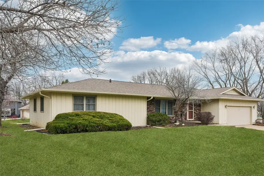 9409 Horton Avenue, Urbandale, IA 50322 - #2