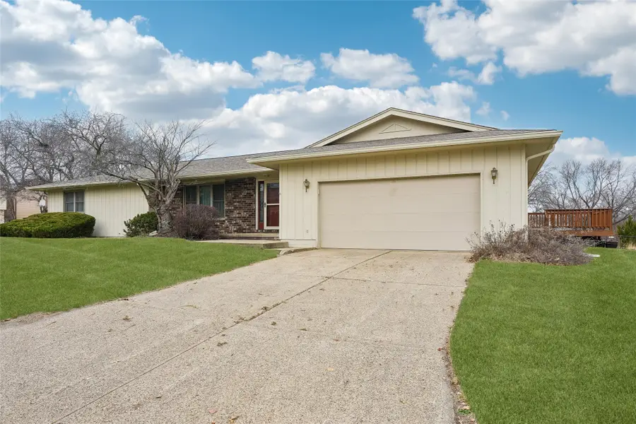 9409 Horton Avenue, Urbandale, IA 50322 - #3