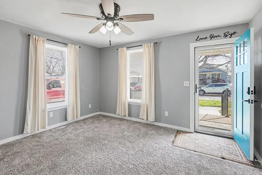 114 S Conrey Street, Knoxville, IA 50138 - #3