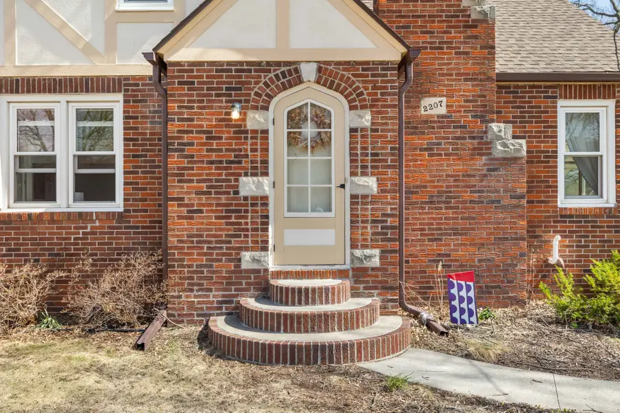 2207 35th Street, Des Moines, IA 50310 - #3