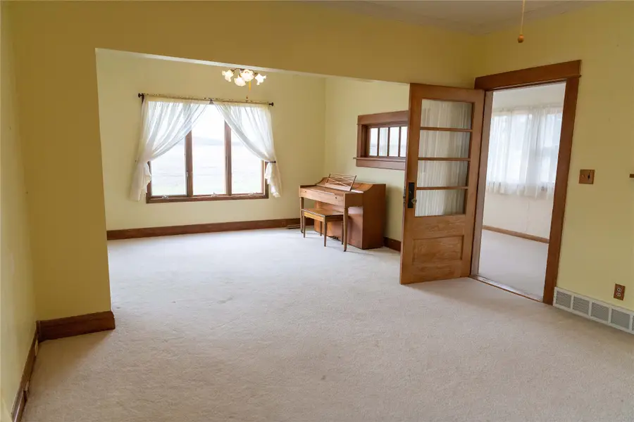 320 3rd Street, Reasnor, IA 50232 - #2