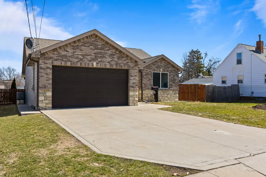 4115 69th Street, Urbandale, IA 50322 - #2