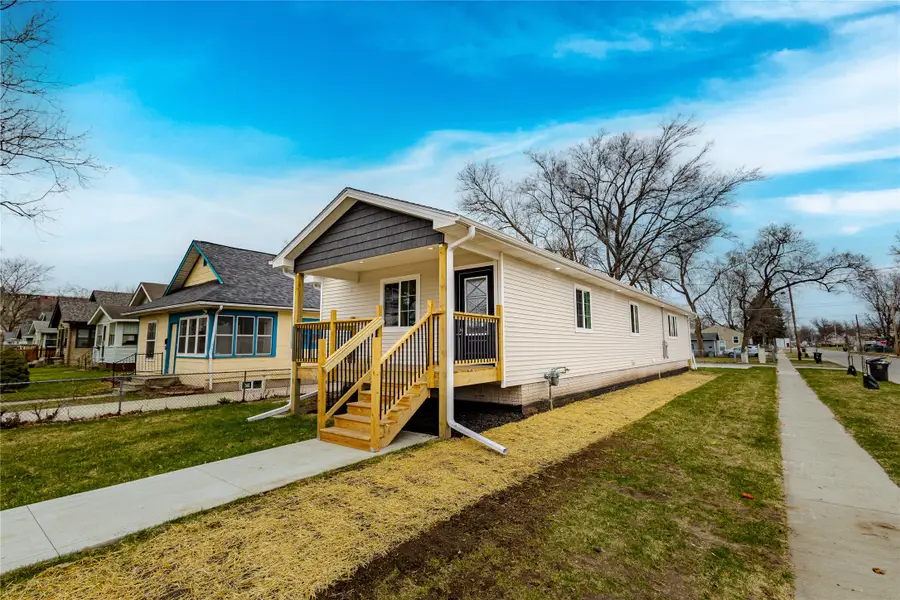 2158 E Walnut Street, Des Moines, IA 50317 - #2