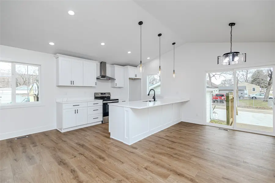 2158 E Walnut Street, Des Moines, IA 50317 - #3