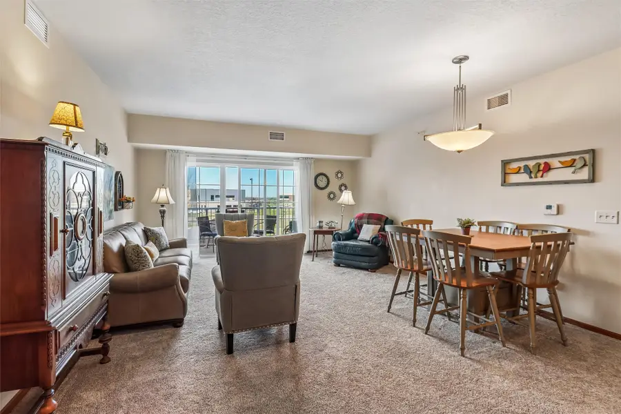 600 E Hillcrest Avenue #207, Indianola, IA 50125 - #2