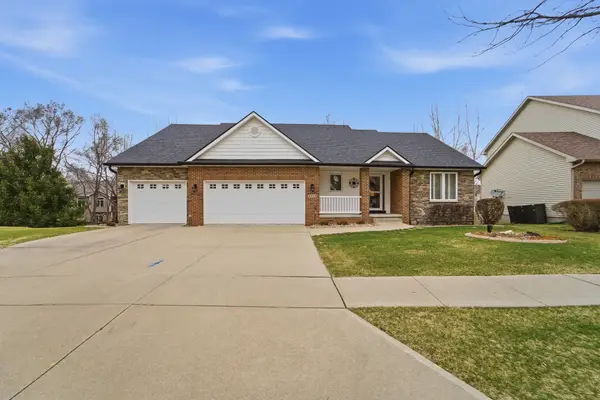 4908 Stream Side Circle, Des Moines, IA 50317