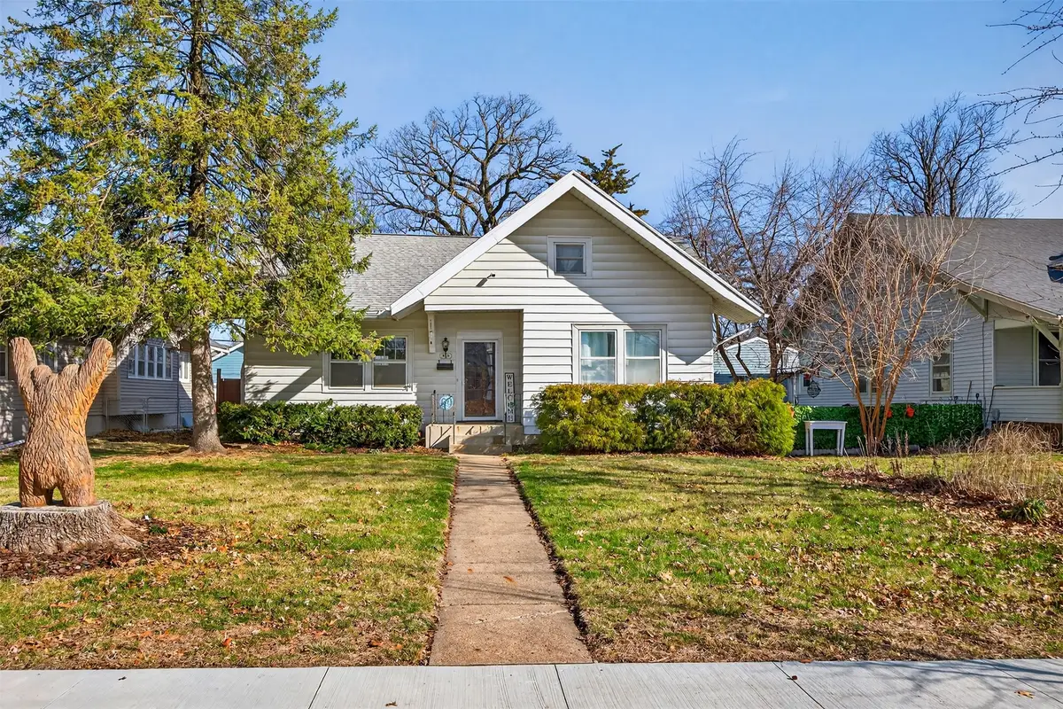 913 Clinton Avenue, Des Moines, IA 50313 - #1