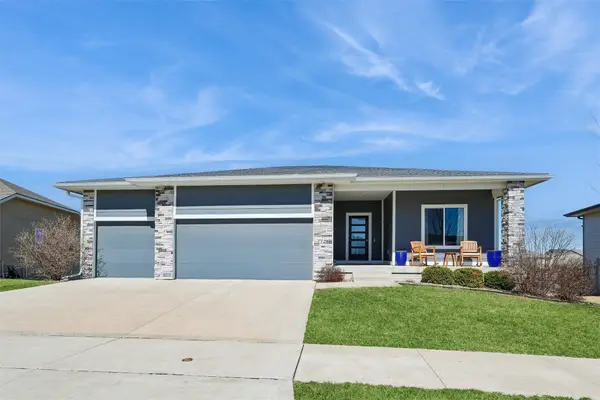 7728 NW 95th Court, Johnston, IA 50131