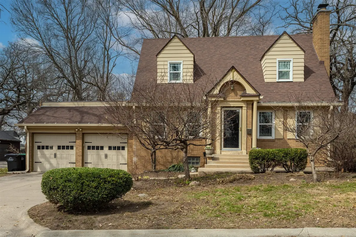 5905 Walnut Hill Drive, Des Moines, IA 50312 - #1