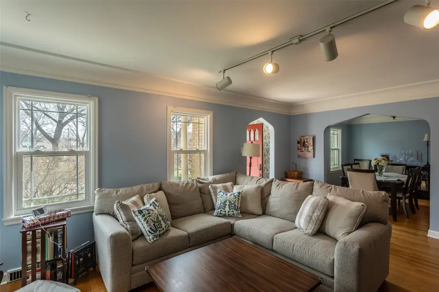 5905 Walnut Hill Drive, Des Moines, IA 50312 - #2