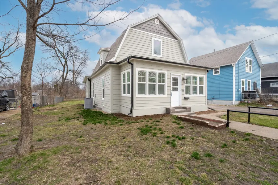 906 Cleveland Avenue, Des Moines, IA 50316 - #2