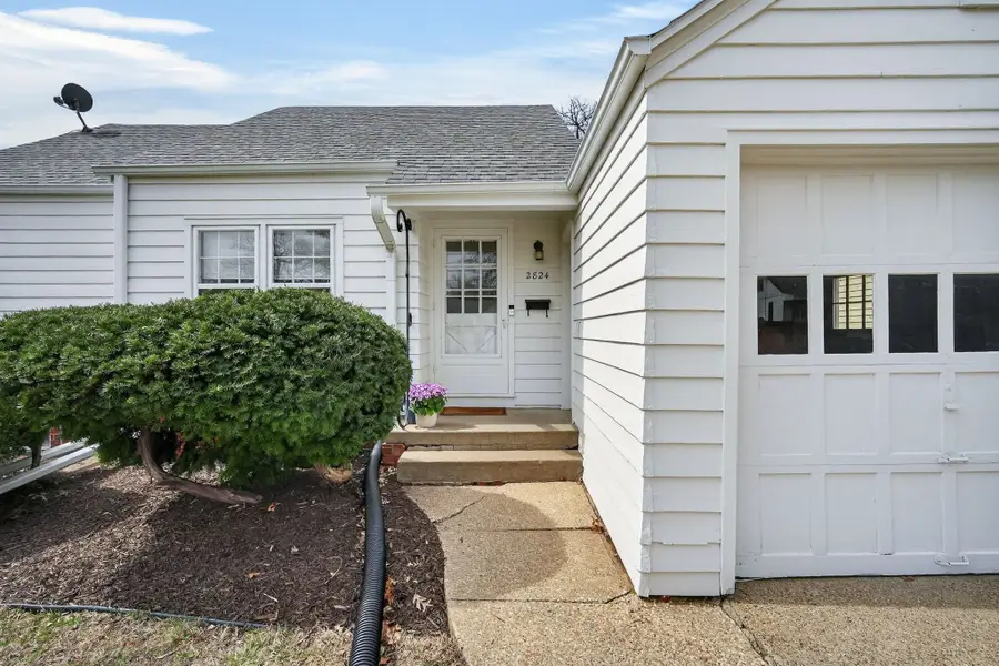 2824 35th Street, Des Moines, IA 50310 - #2