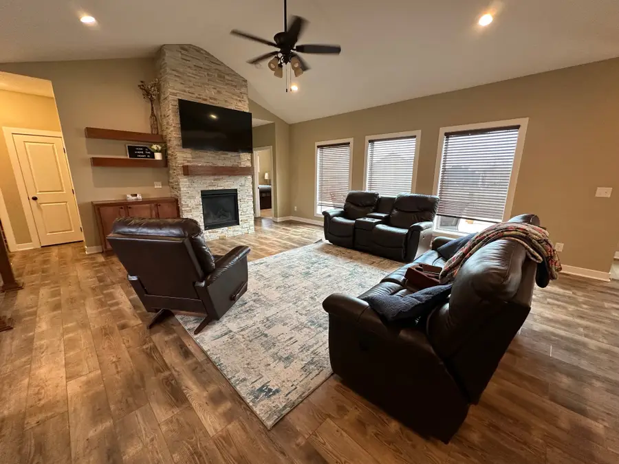 802 N 10th Avenue, Winterset, IA 50273 - #3