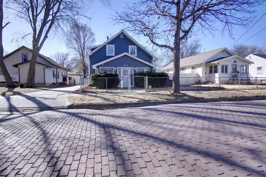2743 Des Moines Street, Des Moines, IA 50317 - #2