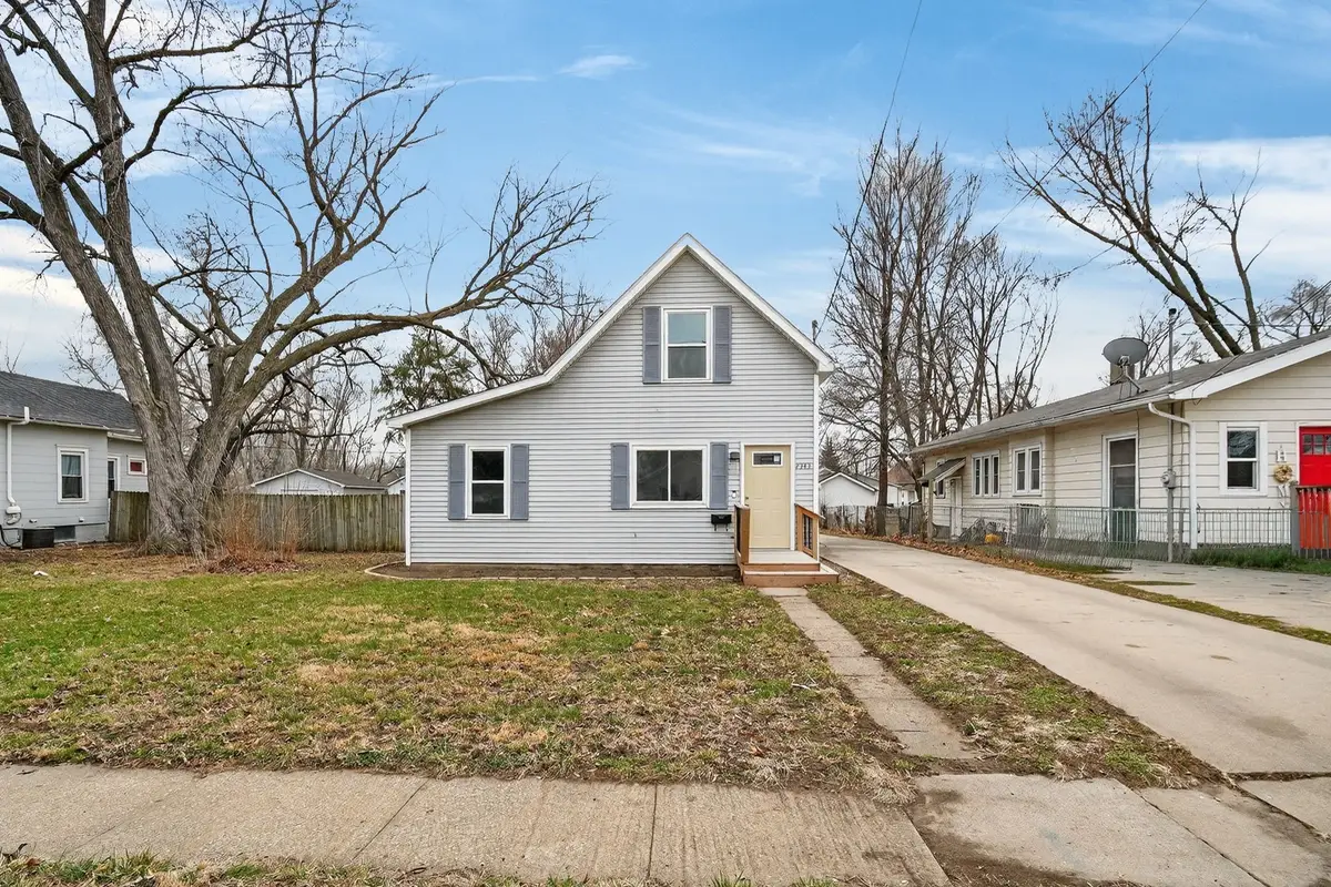 2343 E Grand Avenue, Des Moines, IA 50317 - #1