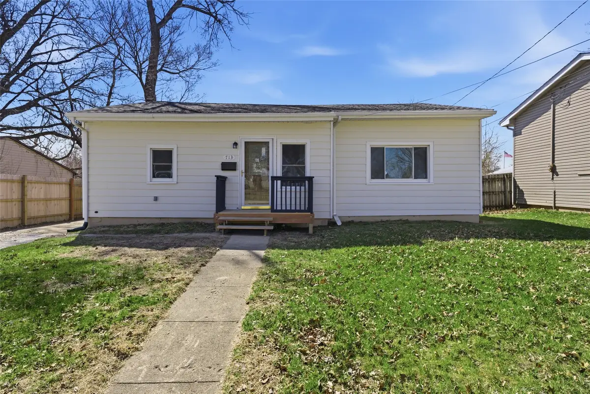 713 N 8th Avenue E, Newton, IA 50208 - #1