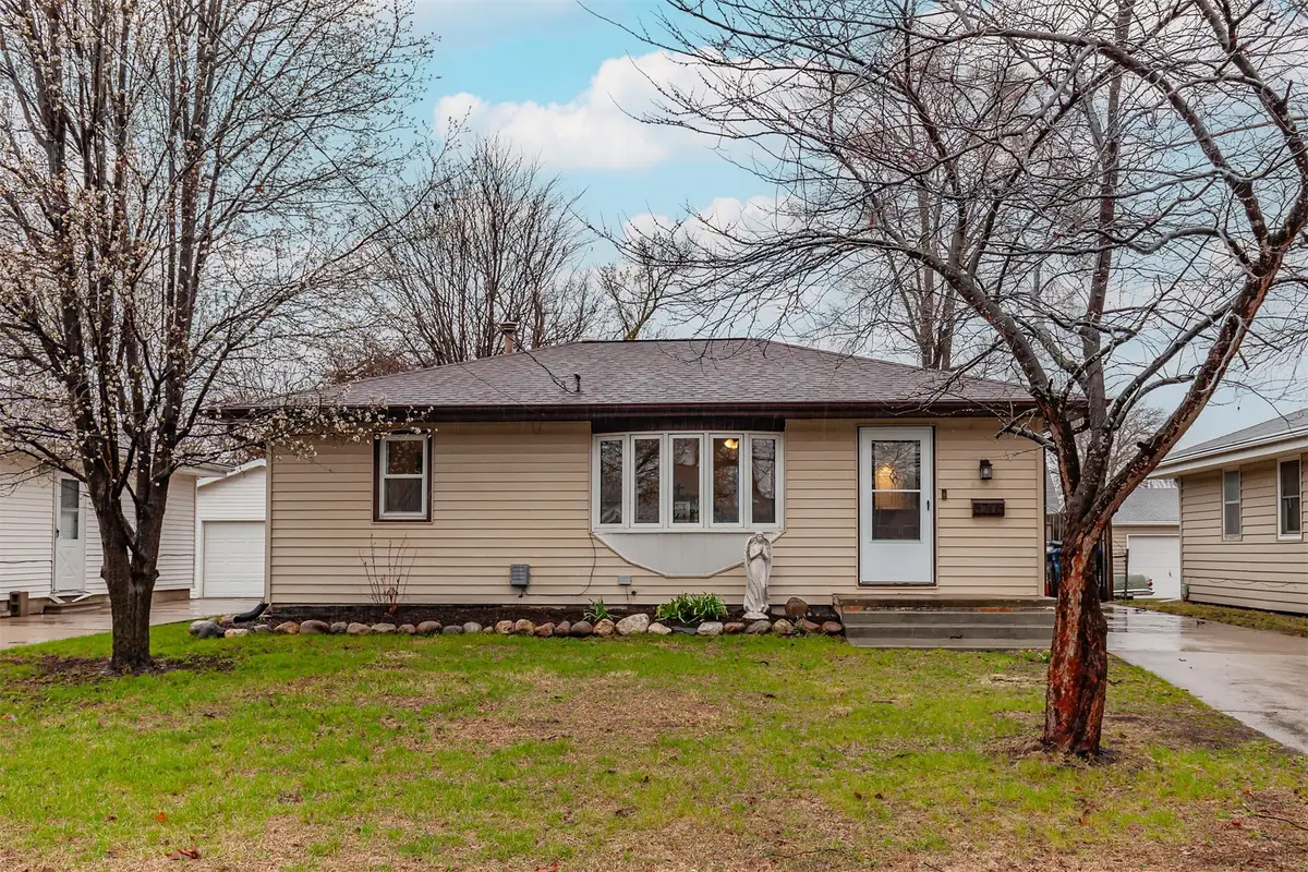 6205 Welker Avenue, Des Moines, IA 50312 - #1