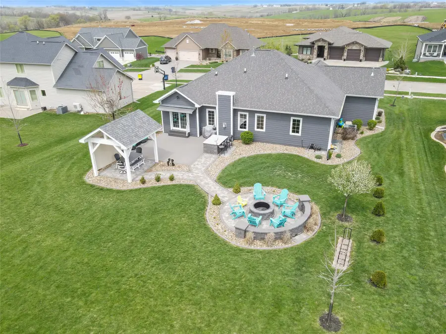 1007 Lakeview Drive, Pella, IA 50219 - #2