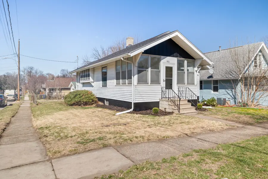 921 Madison Avenue, Des Moines, IA 50313 - #2