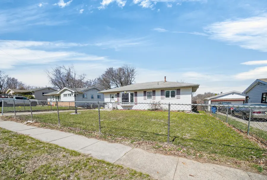 2704 Wedgewood Road, Des Moines, IA 50317 - #2